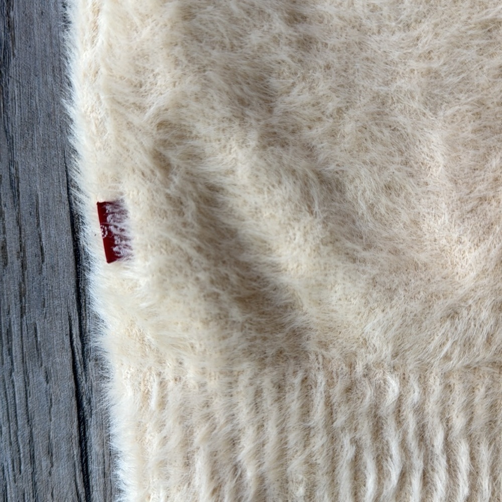 Levi’s Sweater White Fuzzy Betty Cardigan Sweater Relaxed Fit Size Small - Picture 14 of 16